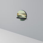 MORNING BY THE LAKE Rundes Kunstregal in Schwarz