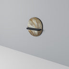 SOFT PLUMAGE Ovales Kunstregal in Schwarz