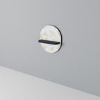 SPOTTED DAZE Ovales Kunstregal in Schwarz