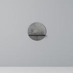 CONCRETE WALL Rundes Kunstregal in Schwarz