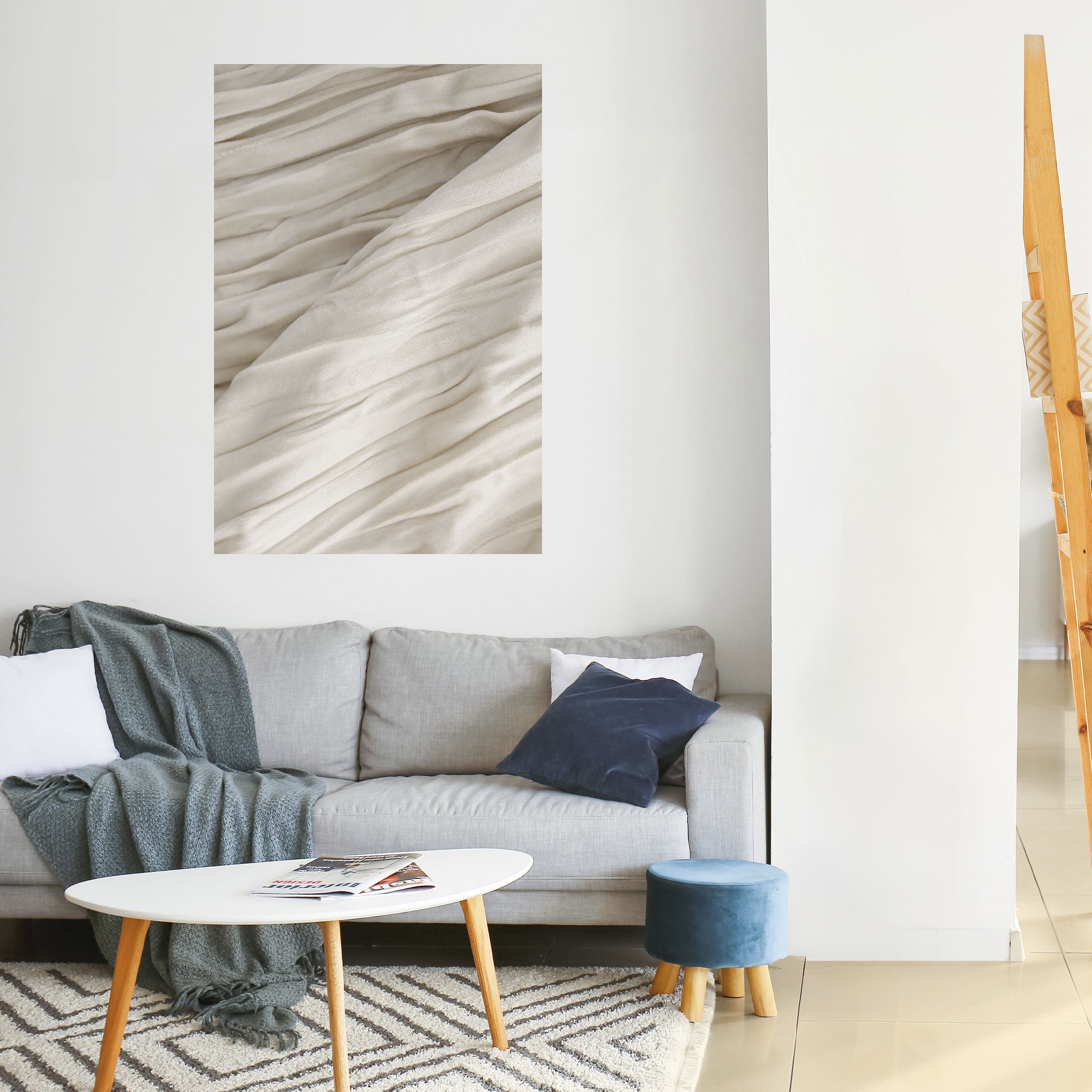 SERENE FOLDS Vertikales Poster zum Abziehen und Aufkleben