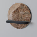 ARABESQUE WHISPERS Rundes Kunstregal in Schwarz