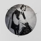 SWEEPING UNDER (BANKSY) Couchtisch Ø 69 cm