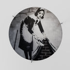 SWEEPING UNDER (BANKSY) Couchtisch Ø 69 cm