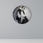 SWEEPING UNDER (BANKSY) Runde Wanddekoration Ø 69 cm