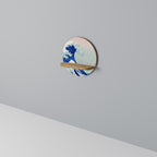 THE GREAT WAVE Rundes Kunstregal in Eiche-Optik