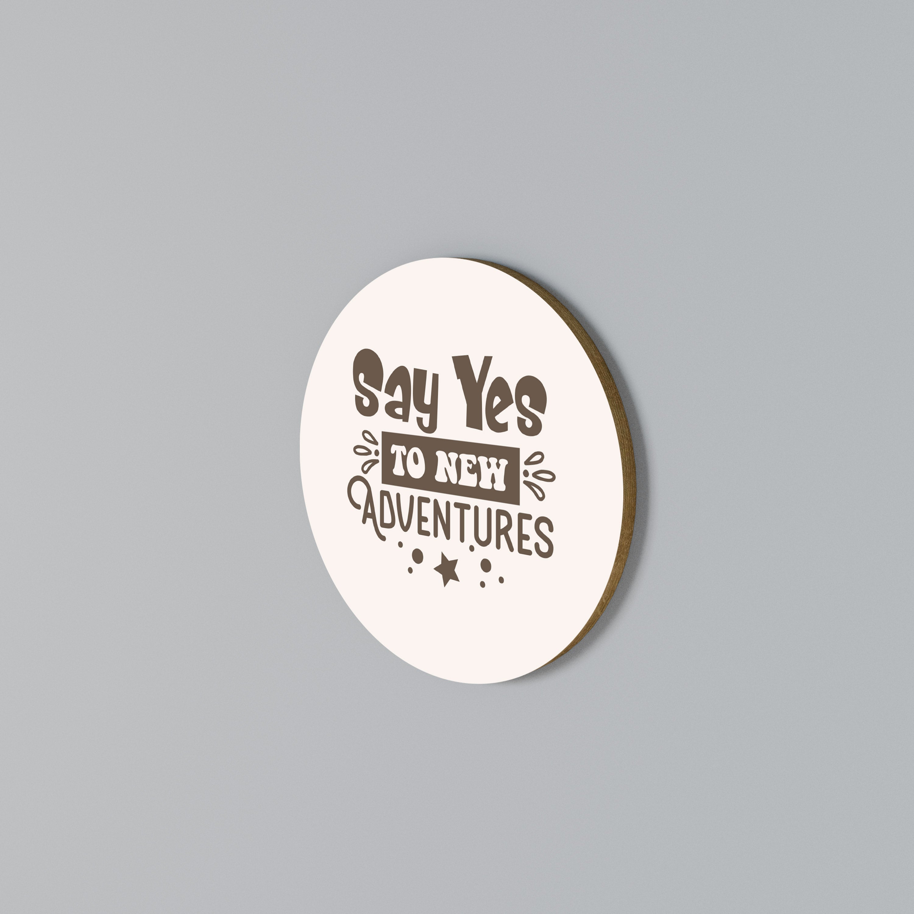 ADVENTURE AWAITS YOU Rundes Wandbild