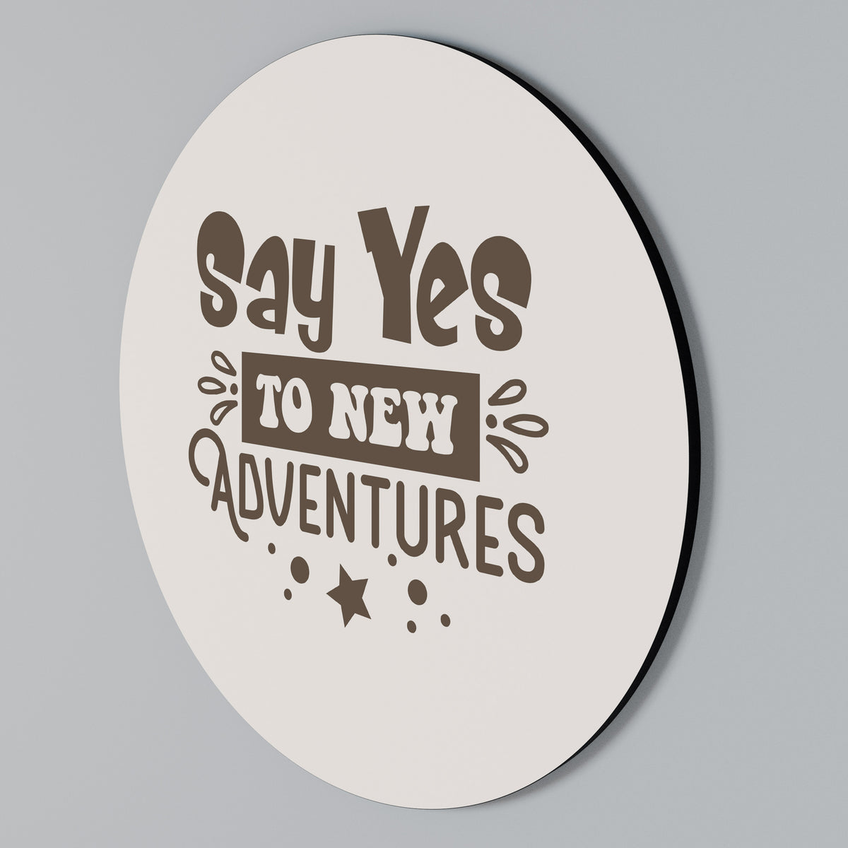 ADVENTURE AWAITS YOU Rundes Wandbild