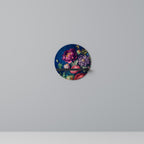 BLOOMING ELEGANCE Rundes Kunstregal in Schwarz