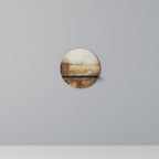 TRANQUIL FIELD Rundes Kunstregal in Schwarz