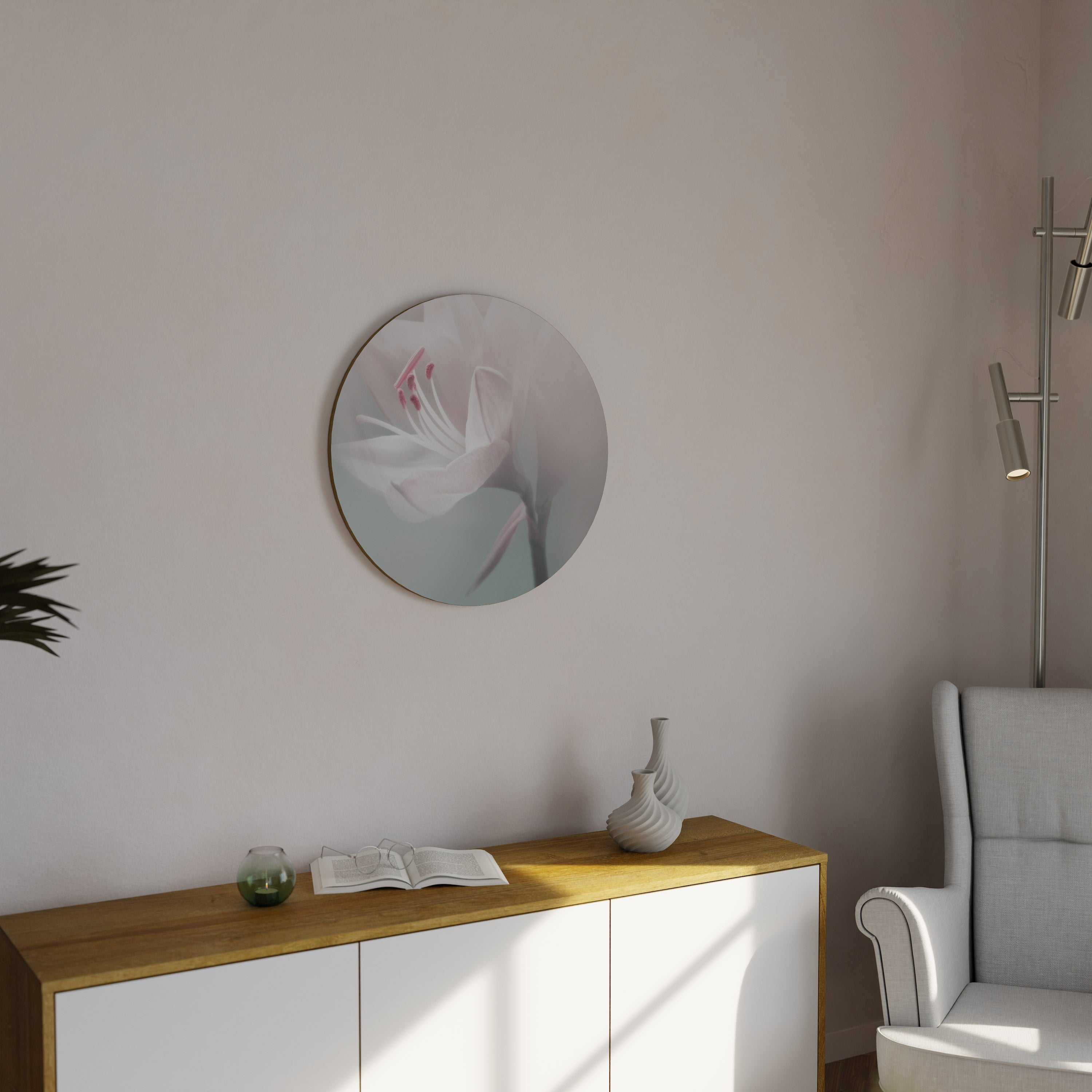 Runde Wandkunst „GENTLE LILY“