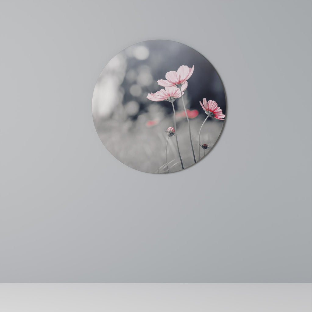 SUBTLE PETAL DANCE Runde Wandkunst