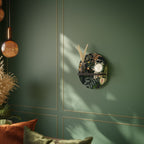 SILENT WILDERNESS Ovales Kunstregal in Schwarz