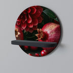 DAHLIAS AND POMEGRANATES Rundes Kunstregal in Schwarz