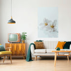 FLEETING WHITE PETALS Selbstklebendes Poster - Hochformat