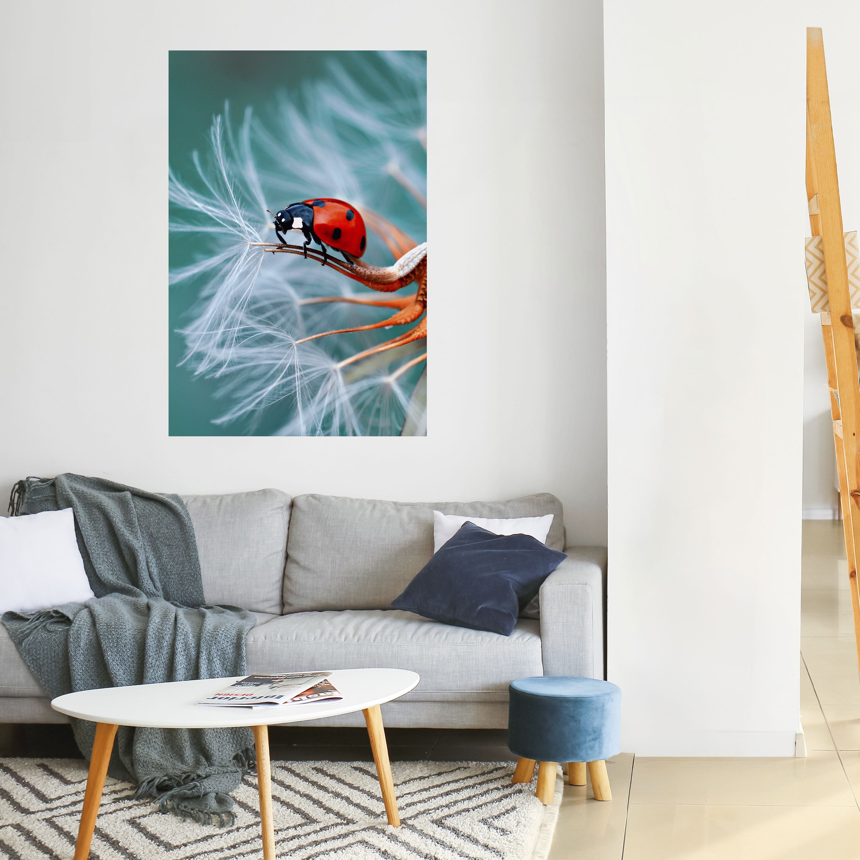 LADYBUG BALANCE Vertikales Poster zum Abziehen und Aufkleben