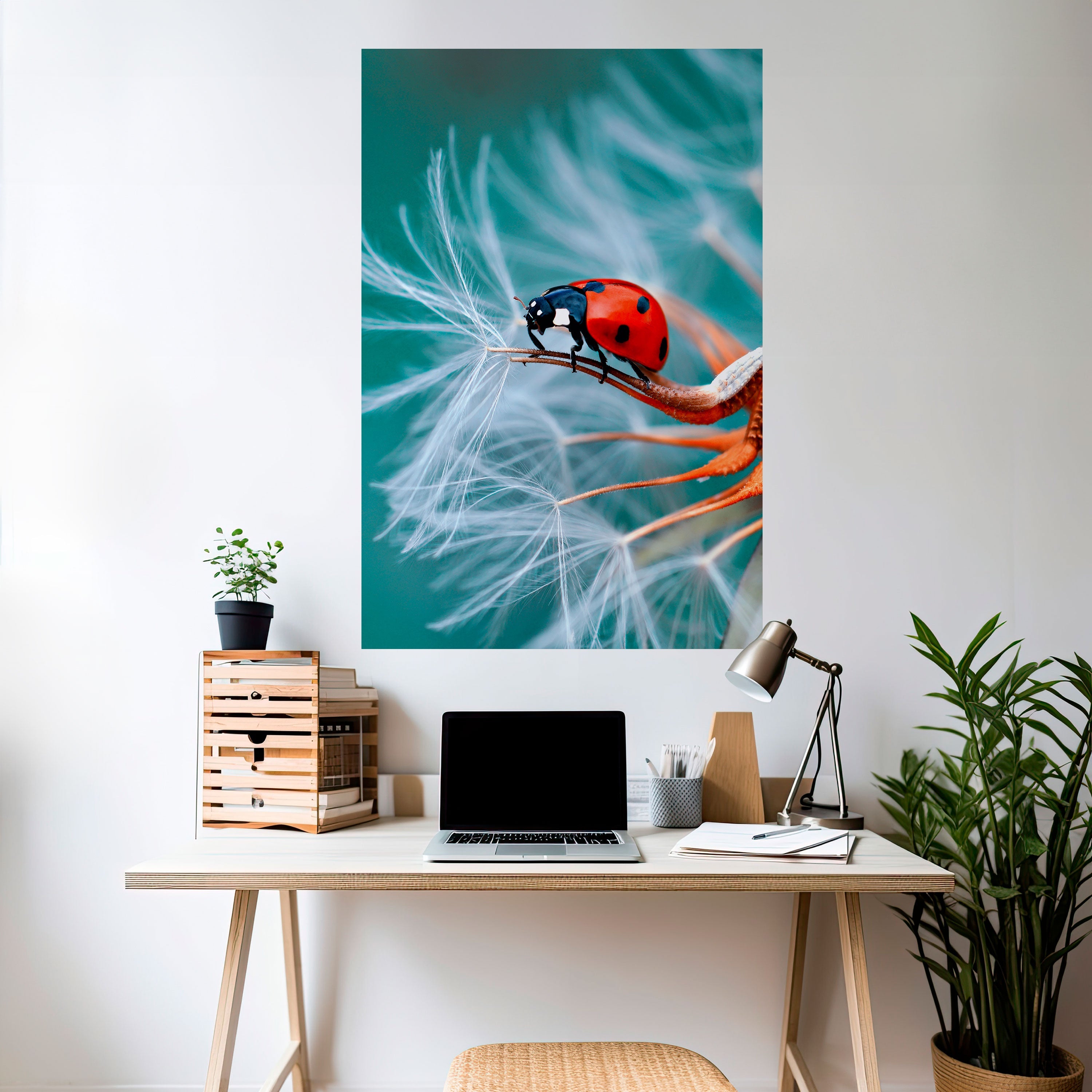 LADYBUG BALANCE Vertikales Poster zum Abziehen und Aufkleben