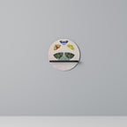 MOTH INTO THE LIGHT Rundes Kunstregal in Schwarz