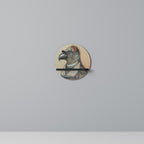 FEATHERED FASHIONISTA Rundes Kunstregal in Schwarz