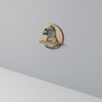 FEATHERED FASHIONISTA Rundes Kunstregal in Eiche-Optik