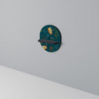 AUTUMN INSECTS Ovales Kunstregal in Schwarz